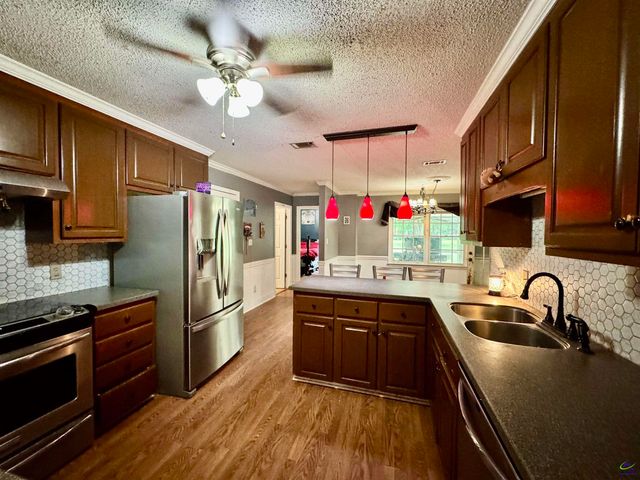 104 Winchester Drives, Leesburg, GA 31763