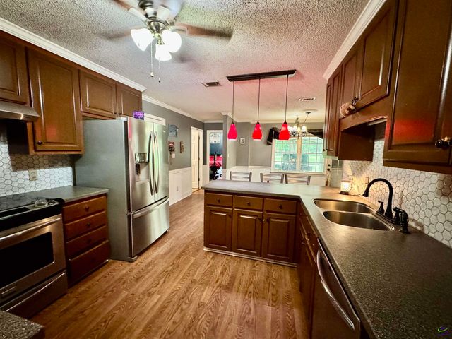 104 Winchester Drives, Leesburg, GA 31763