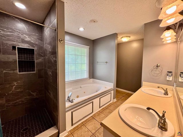 104 Winchester Drives, Leesburg, GA 31763