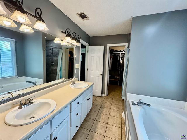 104 Winchester Drives, Leesburg, GA 31763