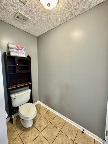 104 Winchester Drives, Leesburg, GA 31763