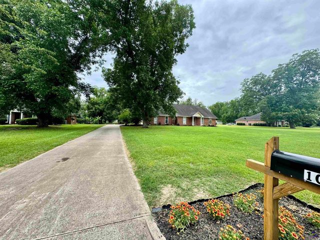 104 Winchester Drives, Leesburg, GA 31763