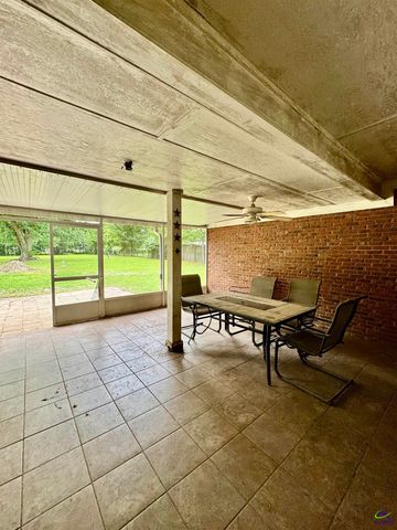104 Winchester Drives, Leesburg, GA 31763