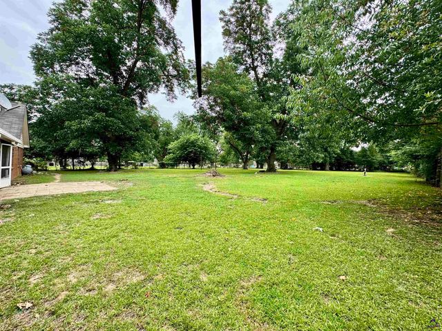 104 Winchester Drives, Leesburg, GA 31763
