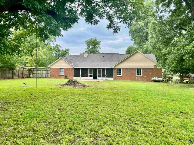 104 Winchester Drives, Leesburg, GA 31763