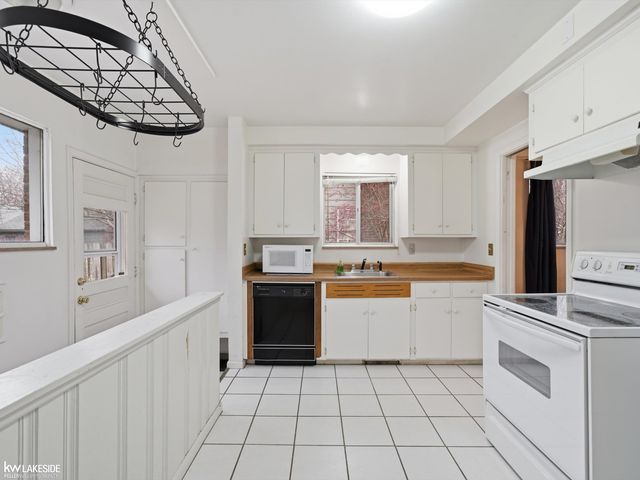 88 Wellesley Drive, Pleasant Ridge, MI 48069