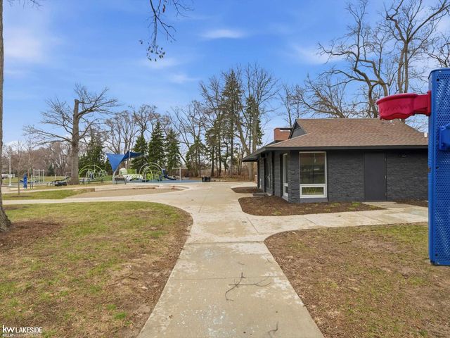 88 Wellesley Drive, Pleasant Ridge, MI 48069