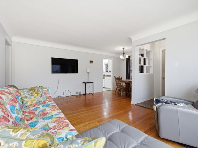 88 Wellesley Drive, Pleasant Ridge, MI 48069