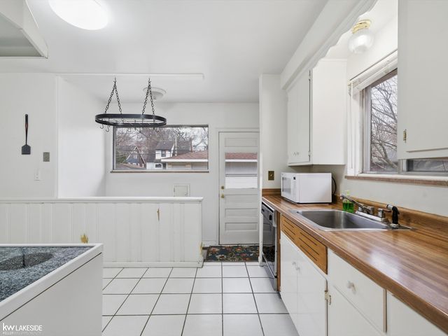 88 Wellesley Drive, Pleasant Ridge, MI 48069