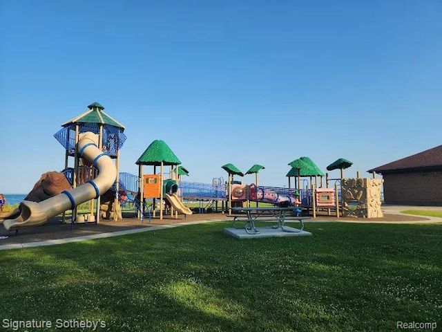 50419 Corey Avenue, Chesterfield Township, MI 48051