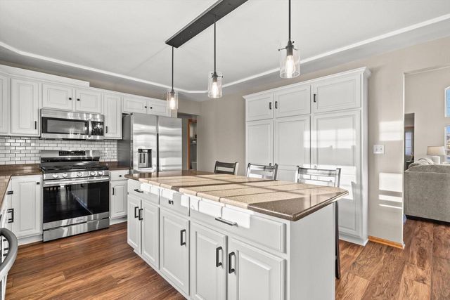 6001 Alburg AVENUE, Racine, WI 53406