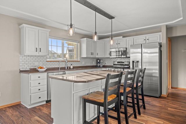 6001 Alburg AVENUE, Racine, WI 53406