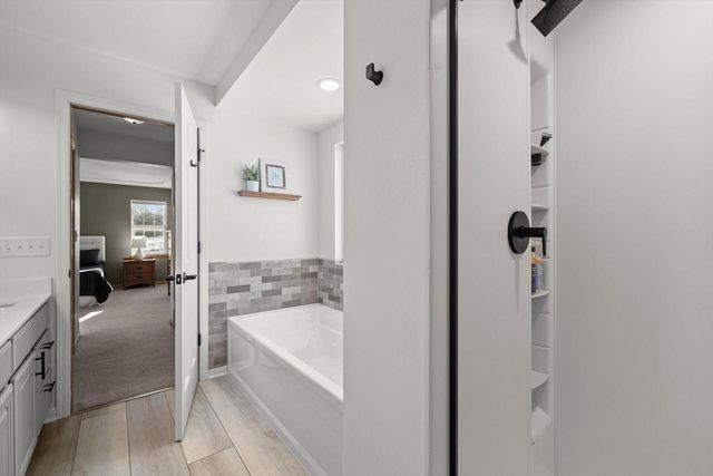 6001 Alburg AVENUE, Racine, WI 53406