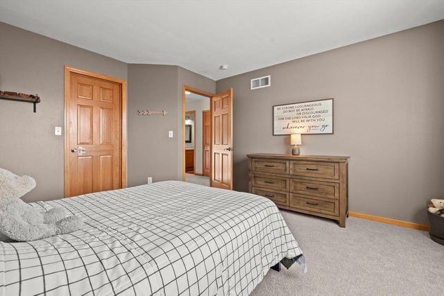 6001 Alburg AVENUE, Racine, WI 53406