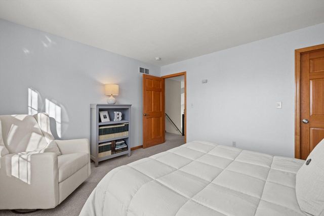 6001 Alburg AVENUE, Racine, WI 53406