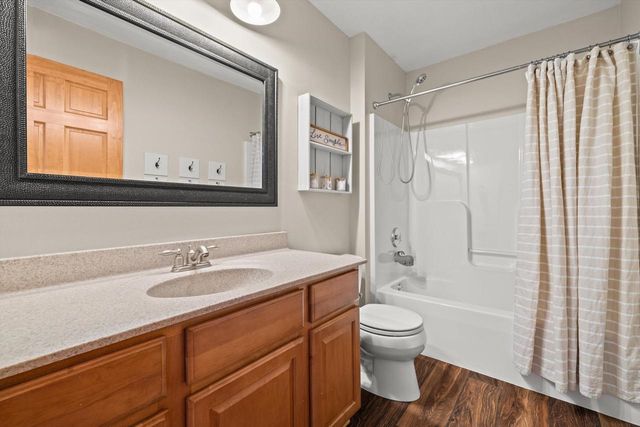 6001 Alburg AVENUE, Racine, WI 53406