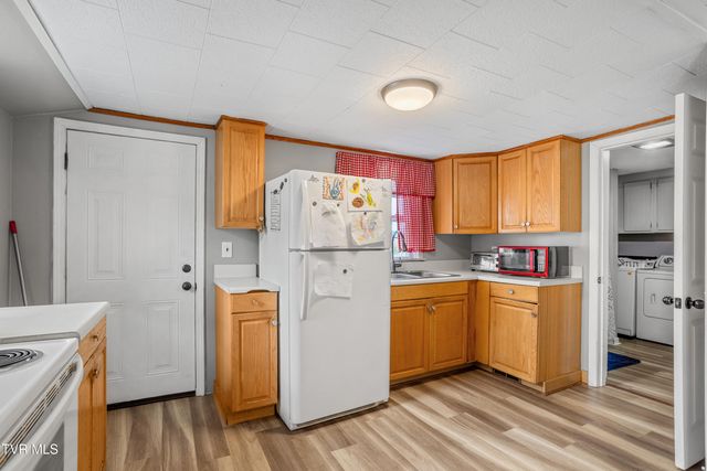 1821 Broad Street, Bristol, TN 37620