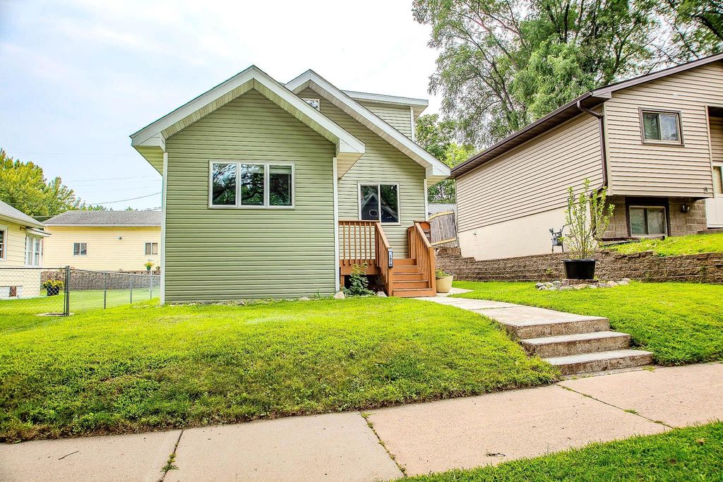 1076 Wilson Avenue, Saint Paul, MN 55106