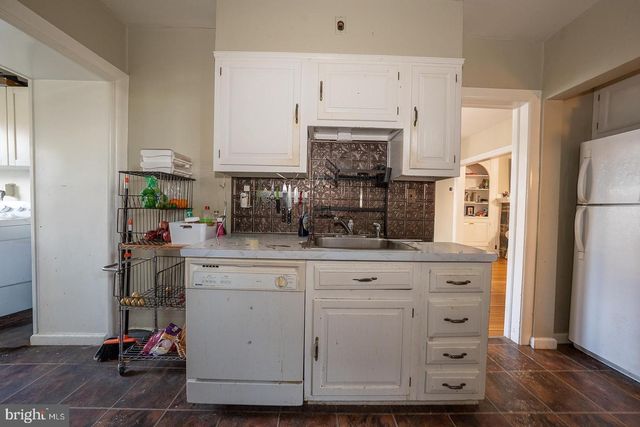 122 CRESTVIEW RD, Upper Darby, PA 19082