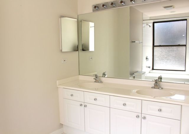 4537 S Drexel Boulevard 409, Chicago, IL 60653