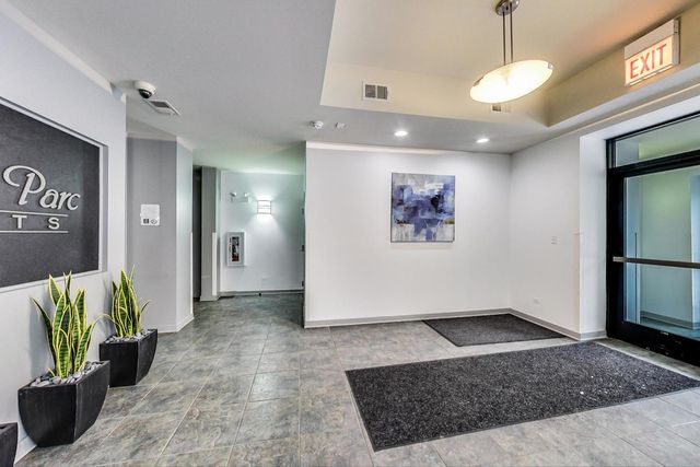 4537 S Drexel Boulevard 409, Chicago, IL 60653