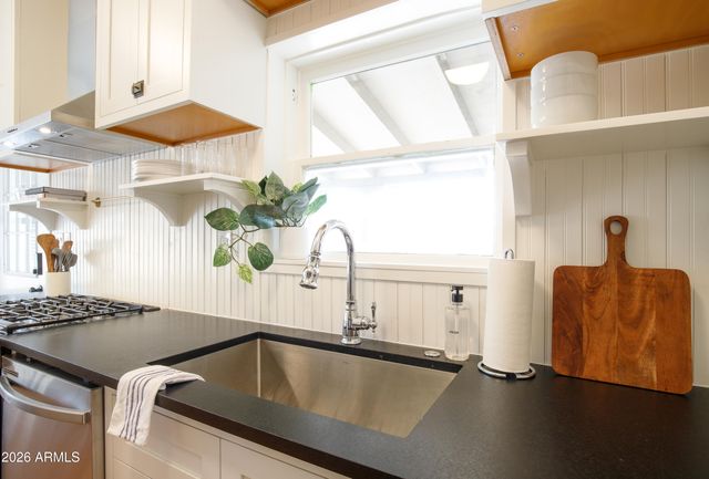 2549 N MITCHELL Street, Phoenix, AZ 85006