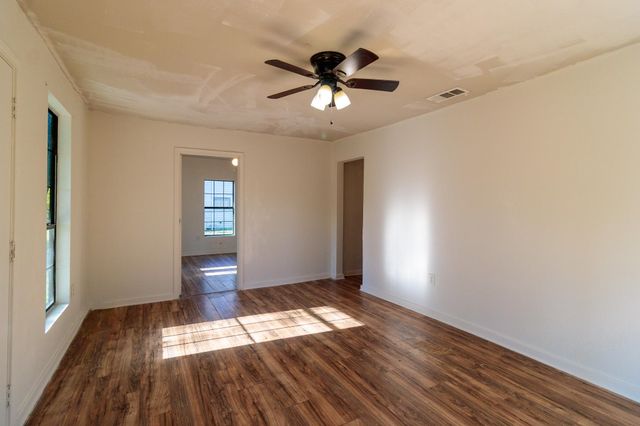 209 Dr MLK Jr Drive, Gladewater, TX 75647