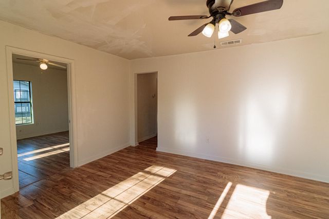 209 Dr MLK Jr Drive, Gladewater, TX 75647