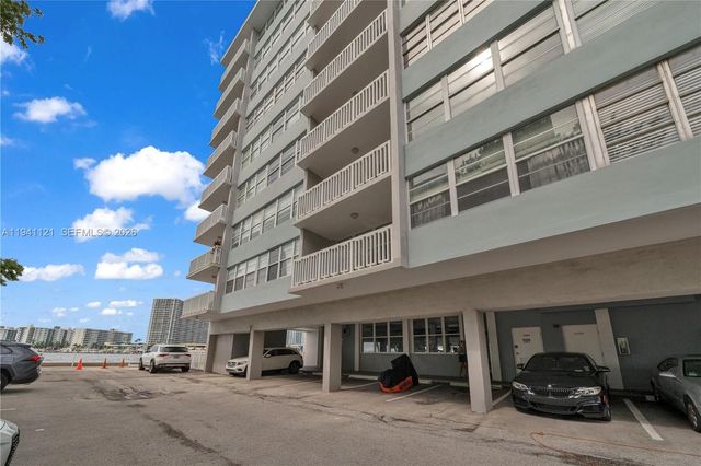 2016 Bay Dr 505, Miami Beach, FL 33141