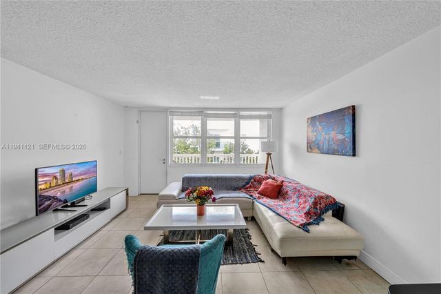 2016 Bay Dr 505, Miami Beach, FL 33141