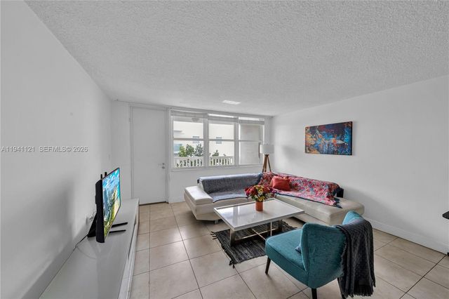 2016 Bay Dr 505, Miami Beach, FL 33141