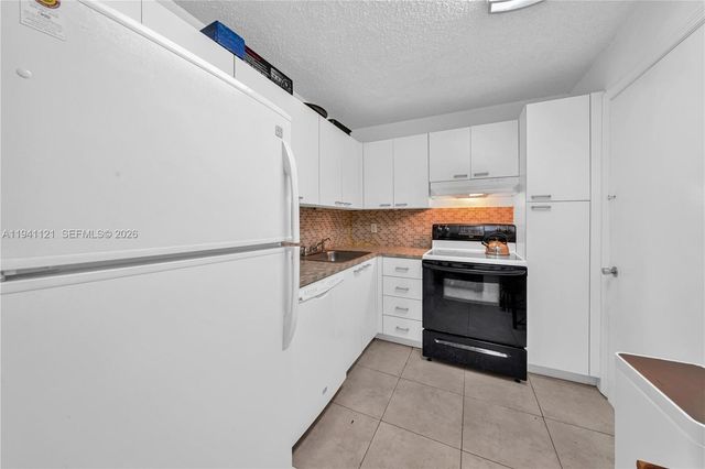 2016 Bay Dr 505, Miami Beach, FL 33141