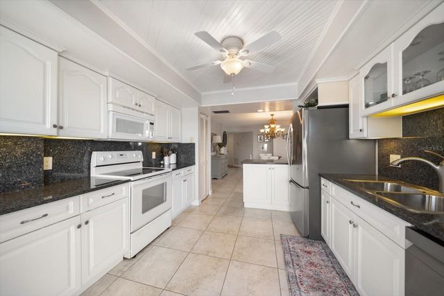 1651 SAND KEY ESTATES COURT 28, Clearwater Beach, FL 33767