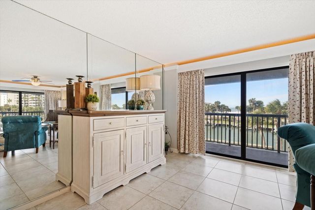 1651 SAND KEY ESTATES COURT 28, Clearwater Beach, FL 33767