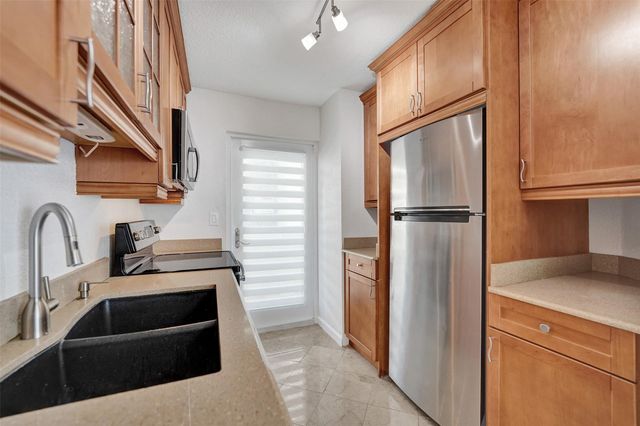 710 N OCEAN BL 910, Pompano Beach, FL 33062