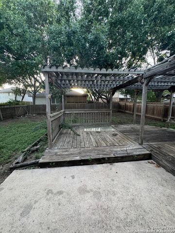 5867 Creekway, San Antonio, TX 78247
