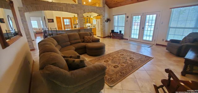 219 pr 568, Hondo, TX 78861