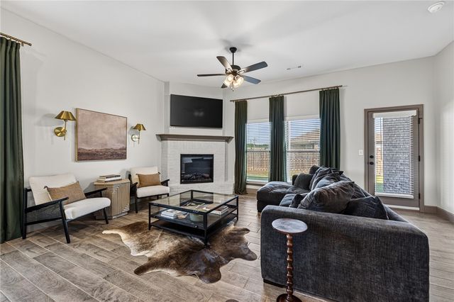 5901 NW Reynolds Street, Bentonville, AR 72713