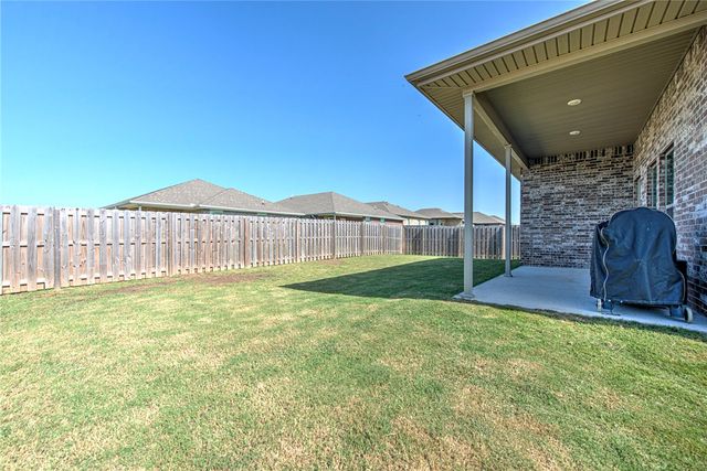 5901 NW Reynolds Street, Bentonville, AR 72713