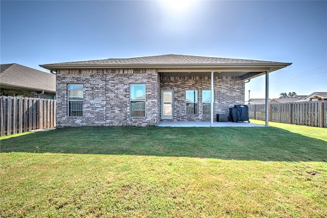 5901 NW Reynolds Street, Bentonville, AR 72713