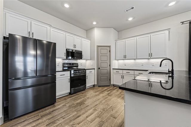 5901 NW Reynolds Street, Bentonville, AR 72713