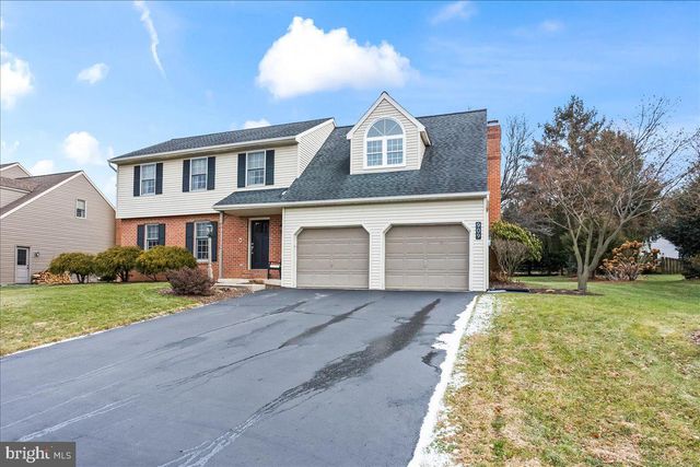 909 LINDSAY LN, Lancaster, PA 17601