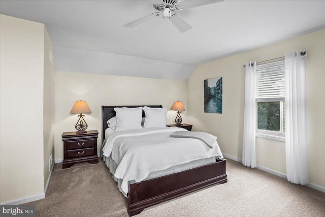 909 LINDSAY LN, Lancaster, PA 17601