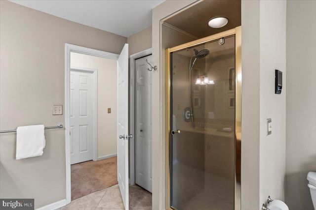 909 LINDSAY LN, Lancaster, PA 17601