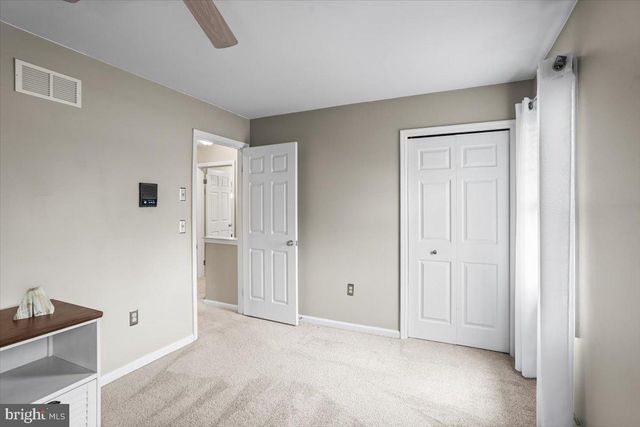 909 LINDSAY LN, Lancaster, PA 17601