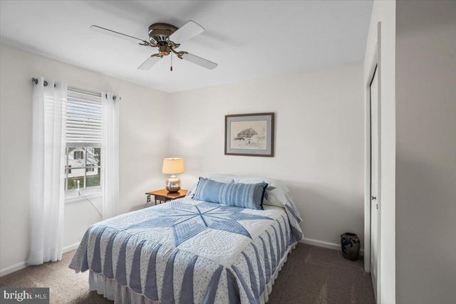 909 LINDSAY LN, Lancaster, PA 17601