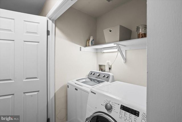 909 LINDSAY LN, Lancaster, PA 17601