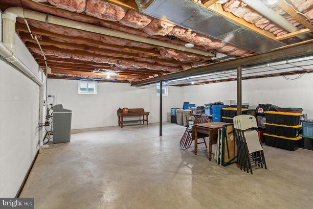 909 LINDSAY LN, Lancaster, PA 17601