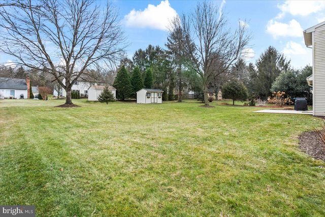 909 LINDSAY LN, Lancaster, PA 17601