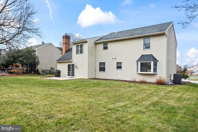909 LINDSAY LN, Lancaster, PA 17601